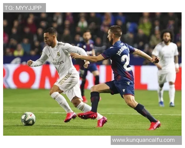 足球球星退役后的商业代言投资收入与生活转型路径分析 足球球星退役后的商业代言投资收入与生活转型路径分析